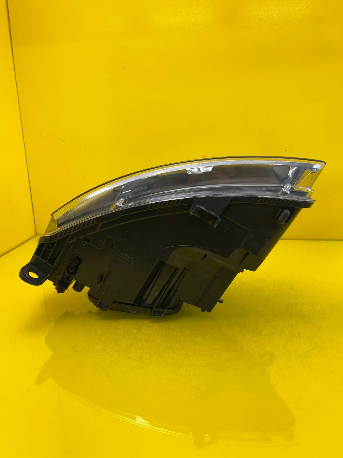 Phare avant droit Audi A6 C6 4F0 Bi-Xenon non orientable Autolamps 5 Phare avant droit Audi A6 C6 4F0 Bi-Xenon non orientable