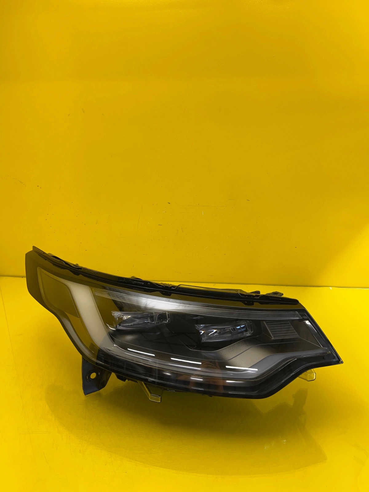 Phare droit Land Rover Discovery V 5 L462 MY42-13W029-BB 16- Autolamps Phare droit Land Rover Discovery V 5 L462 MY42-13W029-BB 16-