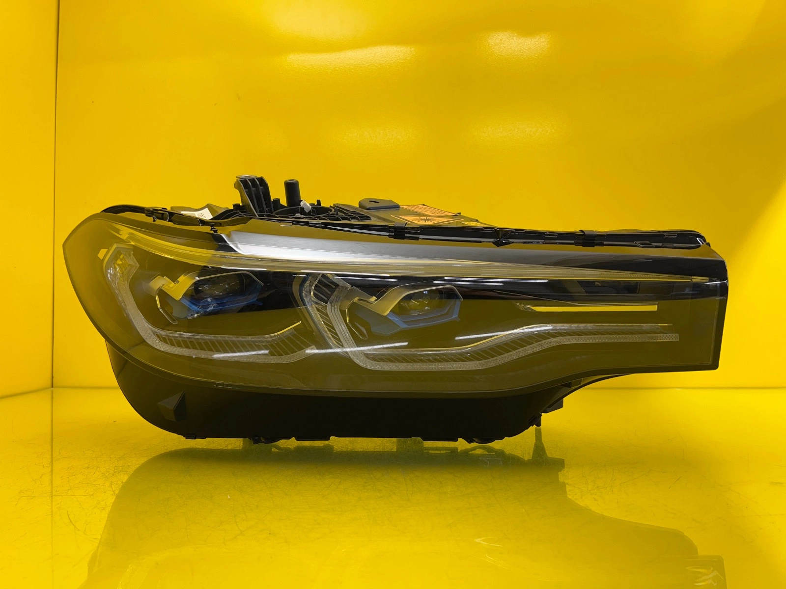 Phare avant droit BMW X7 G07 Laser 9481802-06 Autolamps Phare avant droit BMW X7 G07 Laser 9481802-06