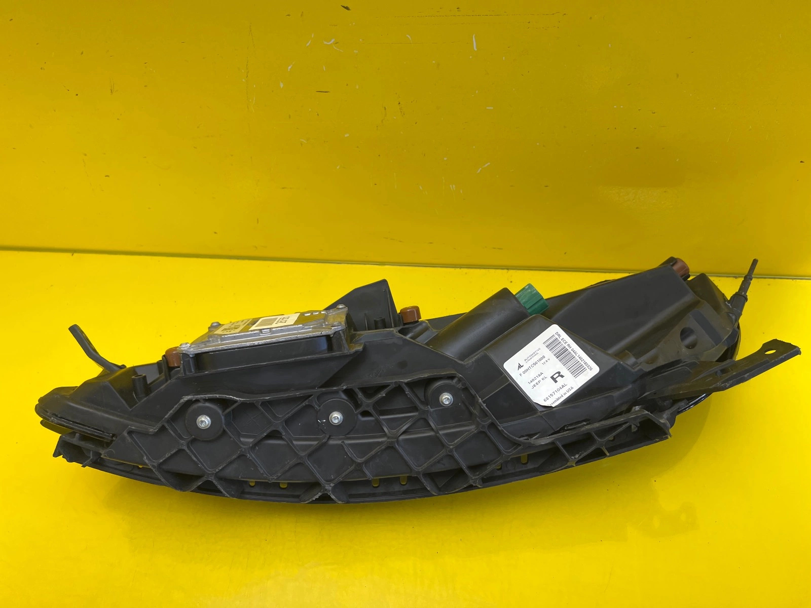 Phare Jeep Cherokee droit 68157104AL complet Autolamps 4 Phare Jeep Cherokee droit 68157104AL complet