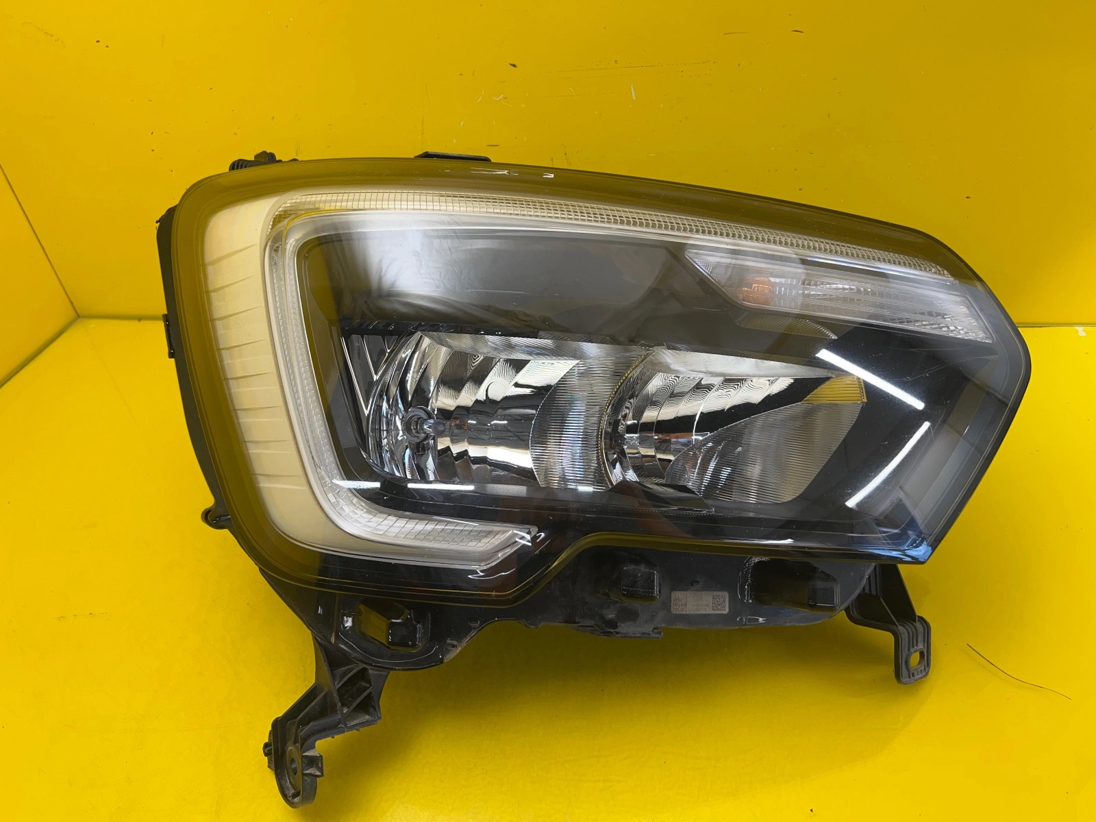 Phare droit Renault Master III IV 19- LED 260105567R Autolamps Phare droit Renault Master III IV 19- LED 260105567R