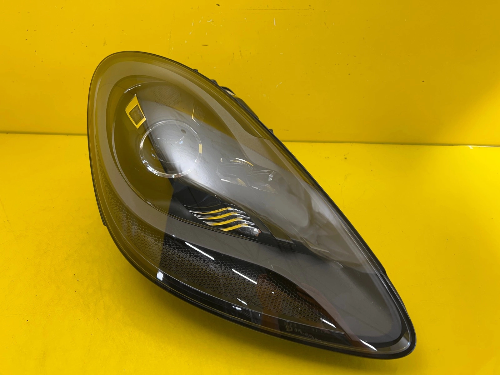 Phare droit Porsche Boxter Cayman 982 Xenon 16-20 982941034N Autolamps Phare droit Porsche Boxter Cayman 982 Xenon 16-20 982941034N