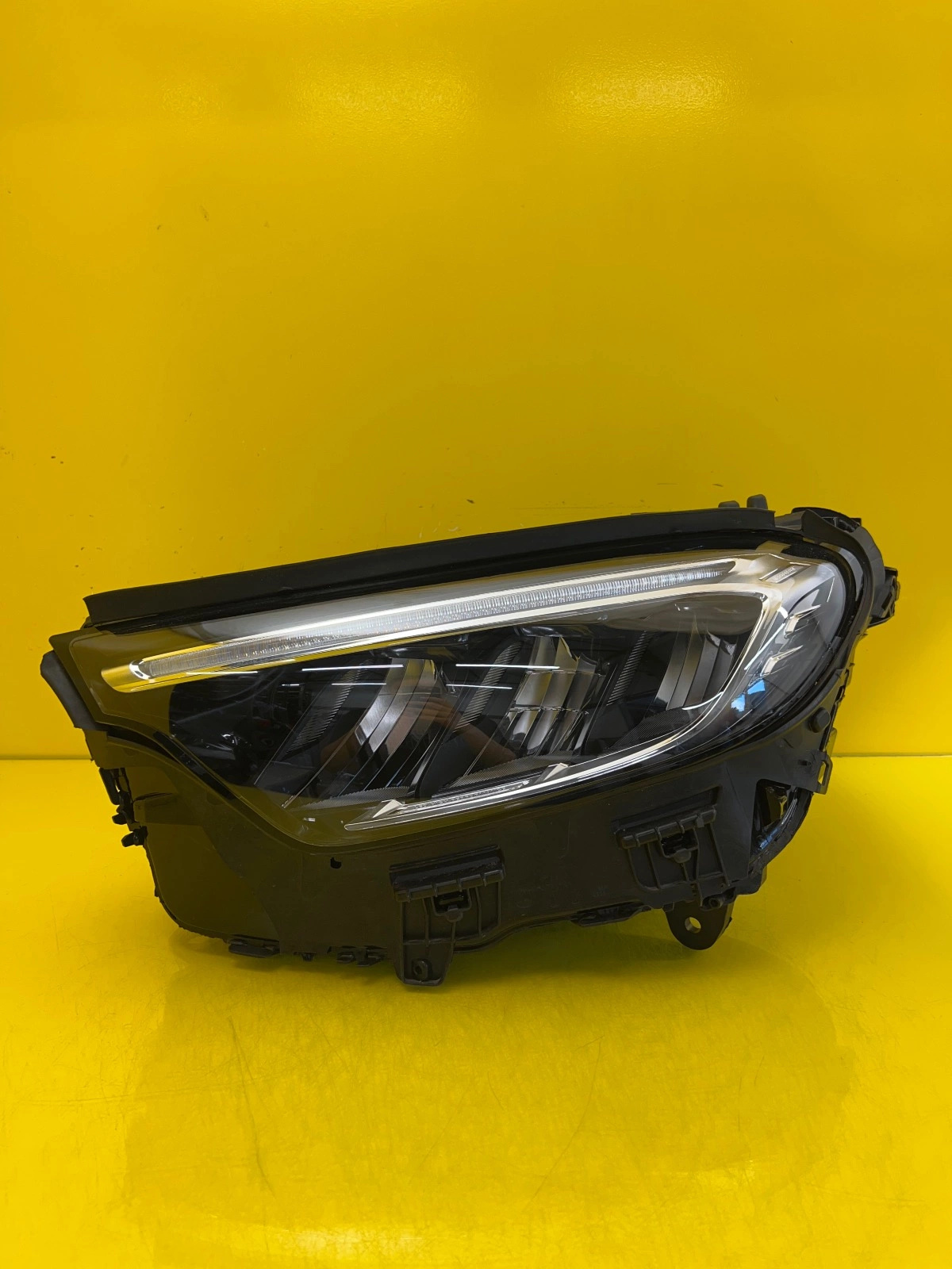 Phare gauche Mercedes GLC 254 W254 Full Led A2549061500 Autolamps Phare gauche Mercedes GLC 254 W254 Full Led A2549061500