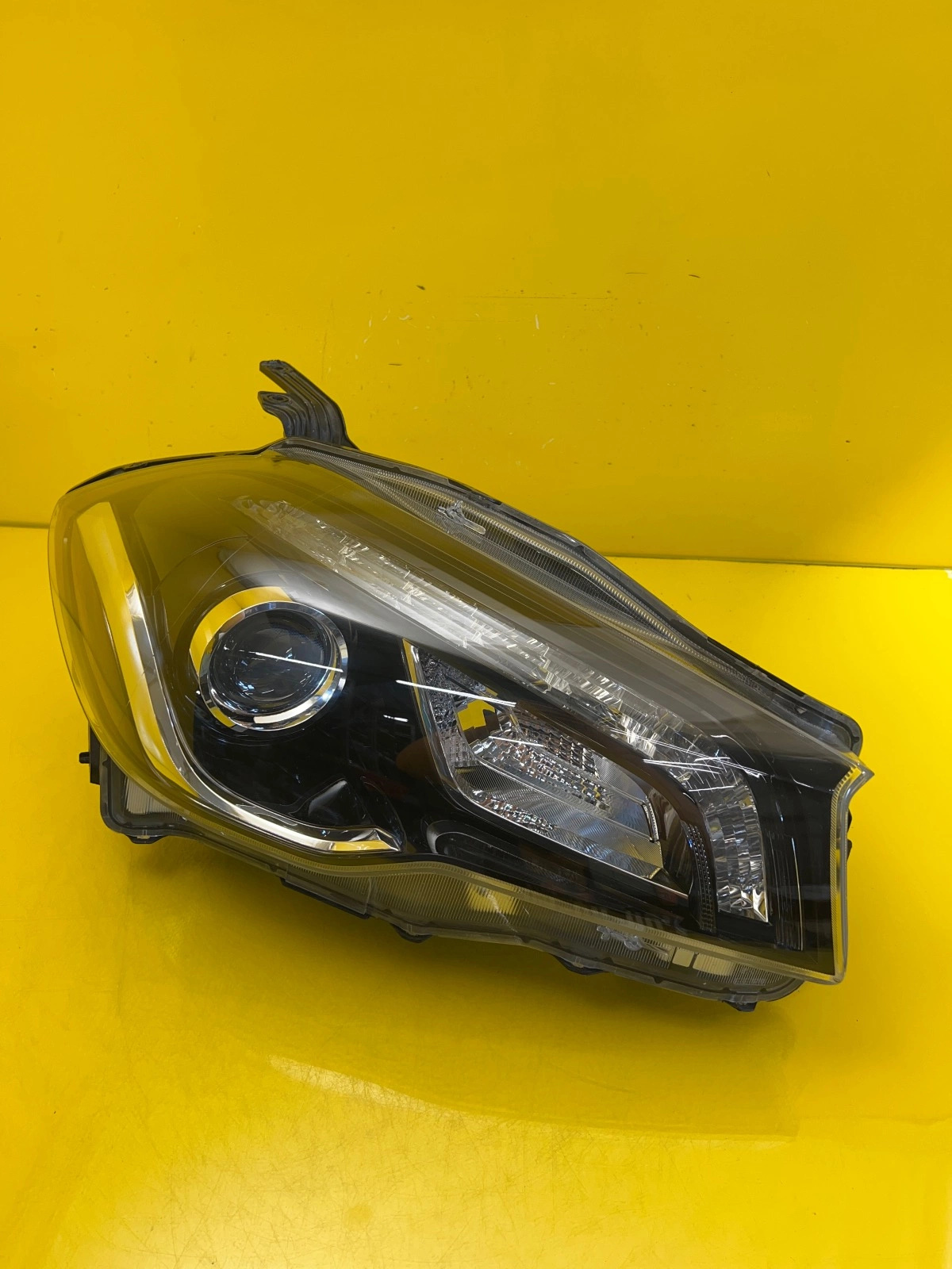 Phare droit Suzuki SX4 II S-Cross Led 16-21 100-18738 Autolamps Phare droit Suzuki SX4 II S-Cross Led 16-21 100-18738