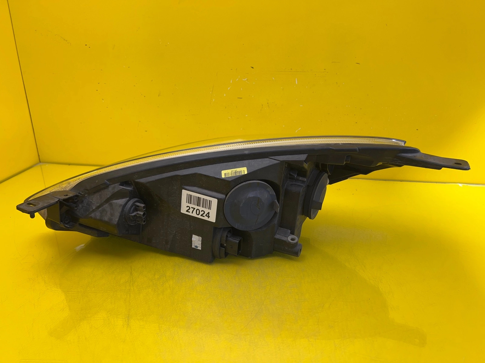 Phare avant droit Ford Fiesta MK8 Regular H7 Autolamps 4 Phare avant droit Ford Fiesta MK8 Regular H7