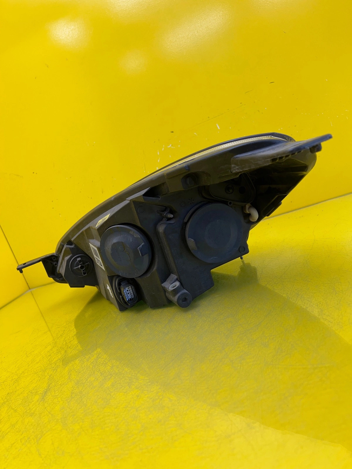 Phare avant droit Ford Fiesta MK8 Regular H7 Autolamps 5 Phare avant droit Ford Fiesta MK8 Regular H7