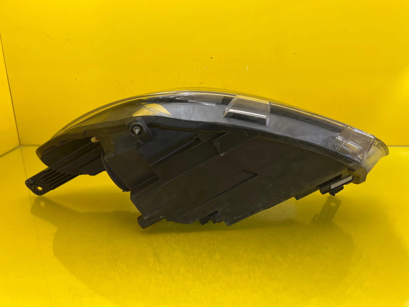 Phare avant droit Ford Fiesta MK8 Regular H7 Autolamps 6 Phare avant droit Ford Fiesta MK8 Regular H7