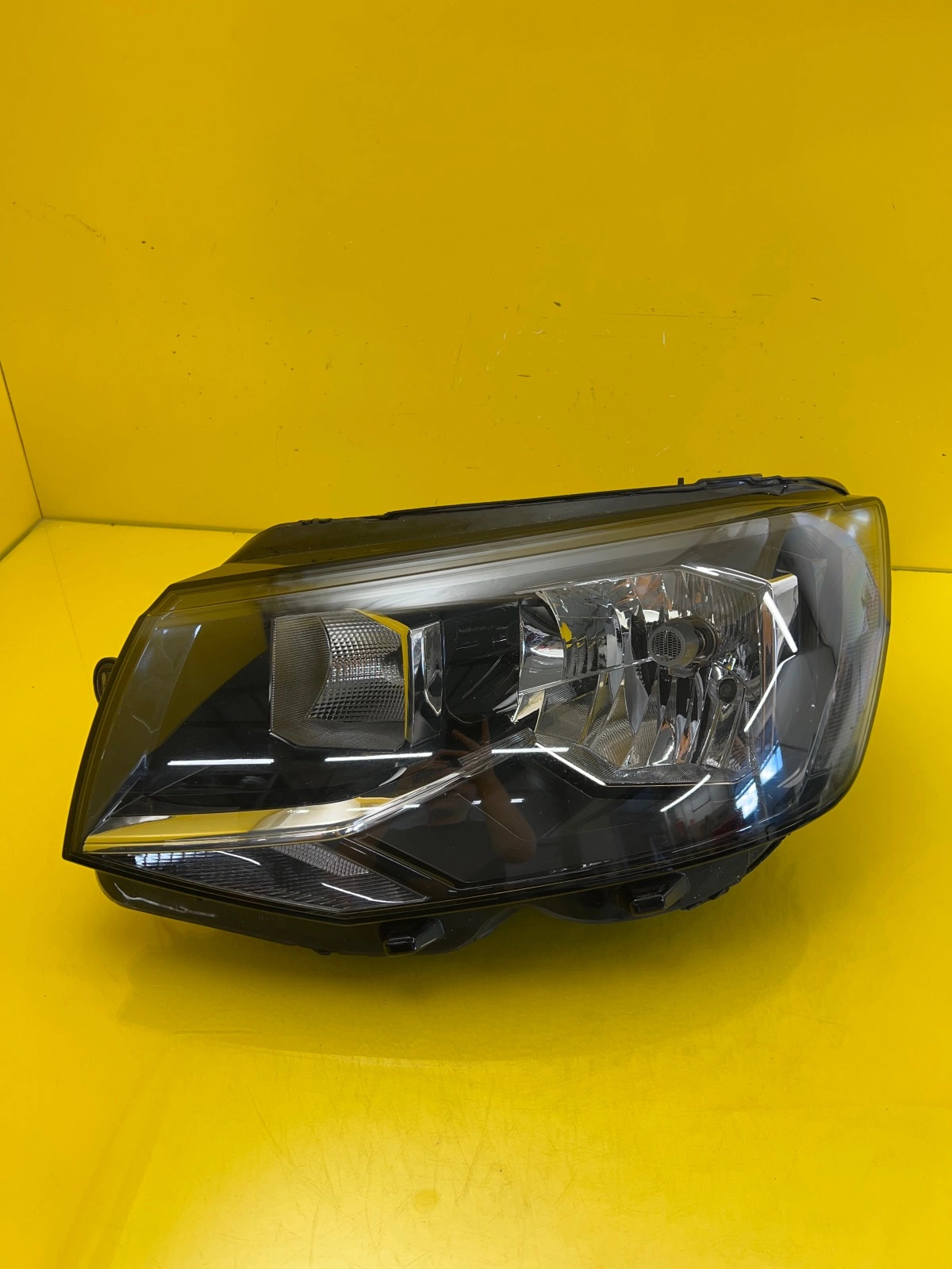Phare gauche VW Transporter T6 7E1 7E1941015AD Autolamps Phare gauche VW Transporter T6 7E1 7E1941015AD