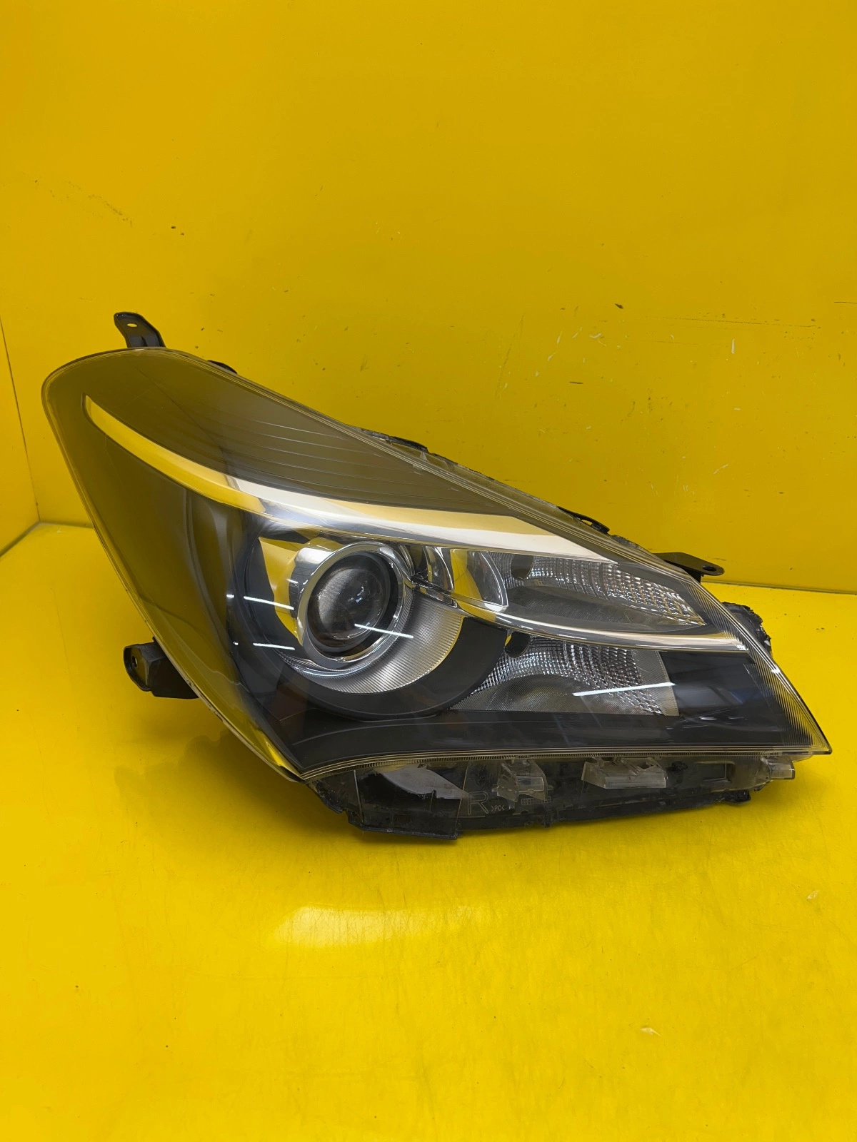 Phare droit Toyota Yaris 3 III Lift Ordinaire Autolamps Phare droit Toyota Yaris 3 III Lift Ordinaire