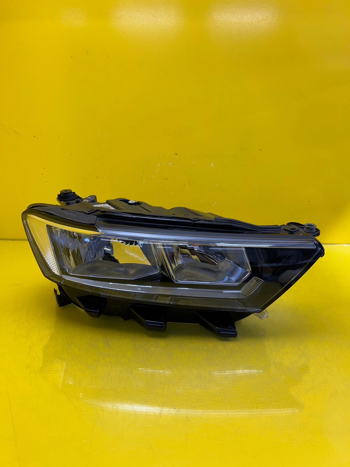 Phare droit VW T-Roc 2GA 17- Ordinaire 2GA941006B Autolamps Phare droit VW T-Roc 2GA 17- Ordinaire 2GA941006B