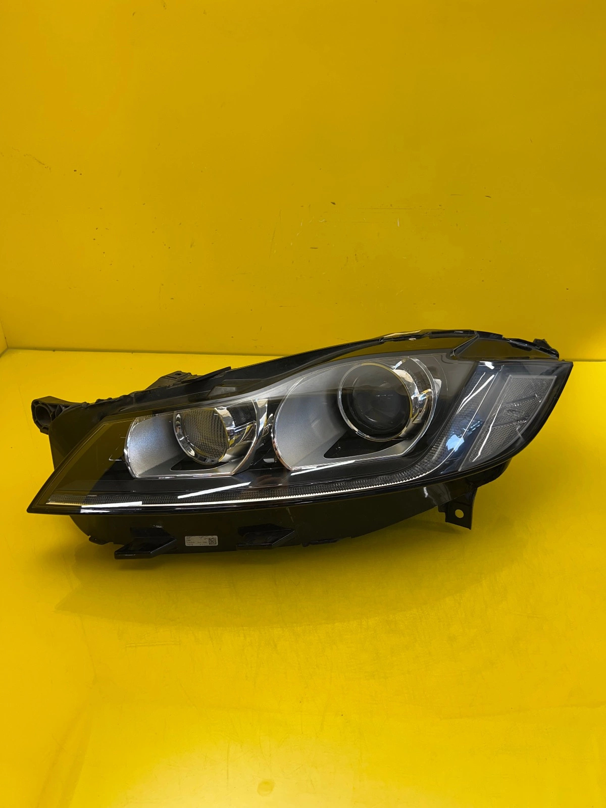 Phare gauche Jaguar XE Xenon Led 15-19 GX63-13W030-EH Autolamps Phare gauche Jaguar XE Xenon Led 15-19 GX63-13W030-EH