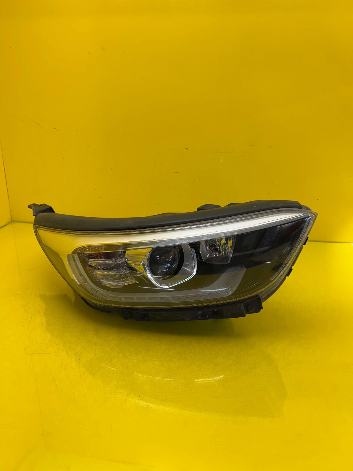 Phare Droit Kia Stonic 17-20 Lentille + Led 92102H8 Autolamps Phare Droit Kia Stonic 17-20 Lentille + Led 92102H8