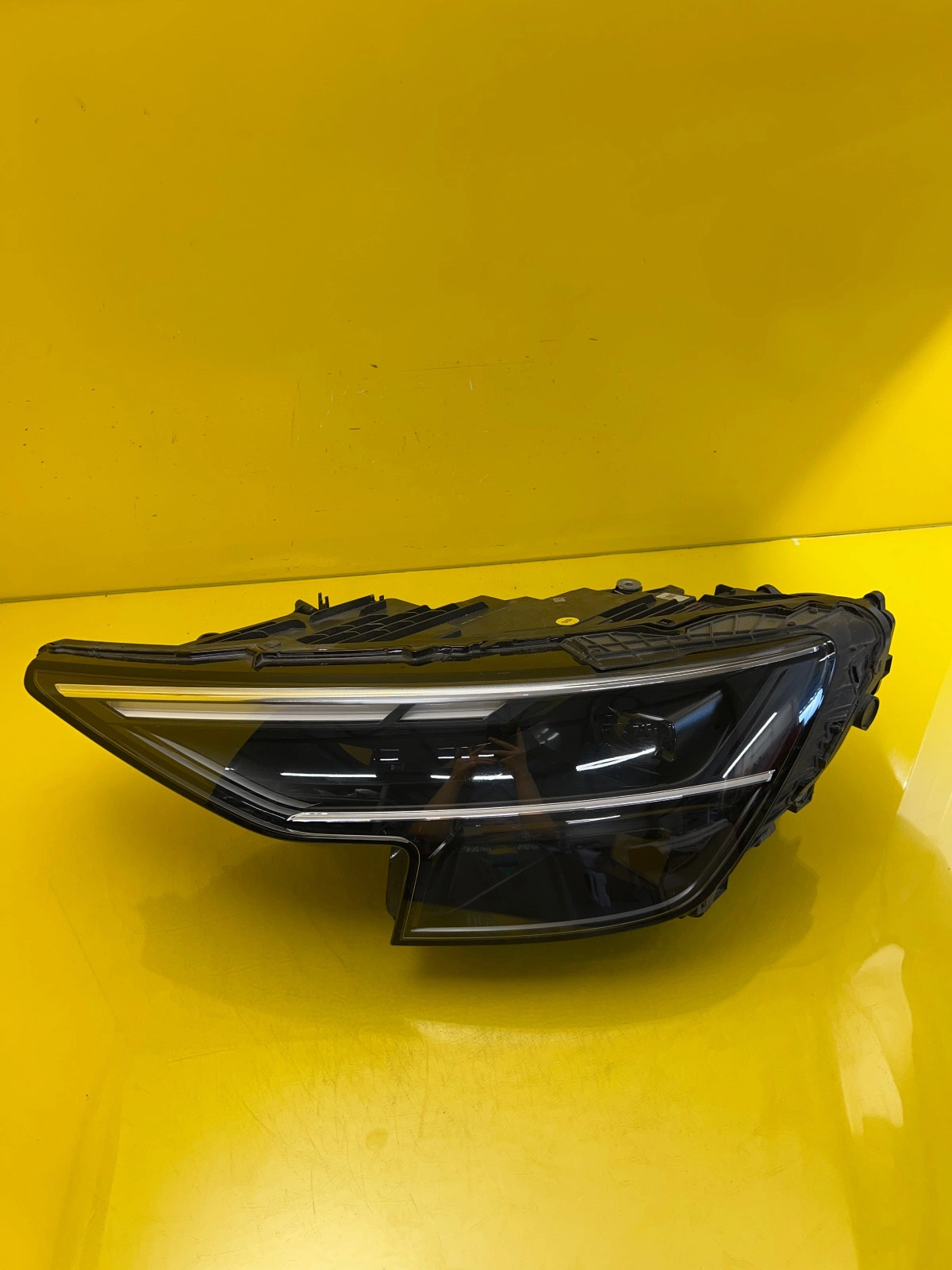 Phare gauche Audi Q8 SQ8 4M Lift Full Led 4M8941011 Autolamps Phare gauche Audi Q8 SQ8 4M Lift Full Led 4M8941011