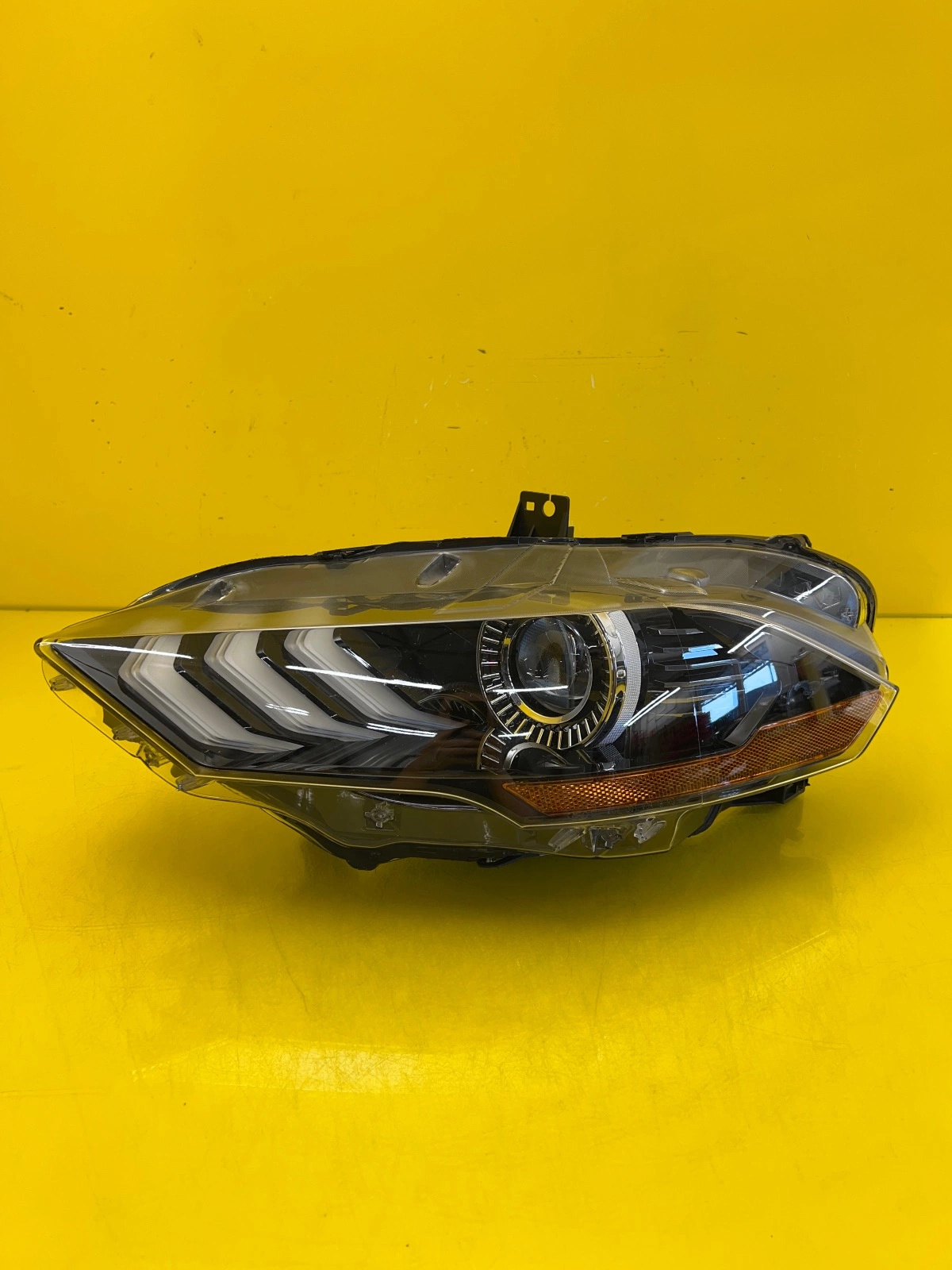 Phare gauche Ford Mustang 6 VI Full Led Lift 17-23 84131P45E USA Autolamps Phare gauche Ford Mustang 6 VI Full Led Lift 17-23 84131P45E USA