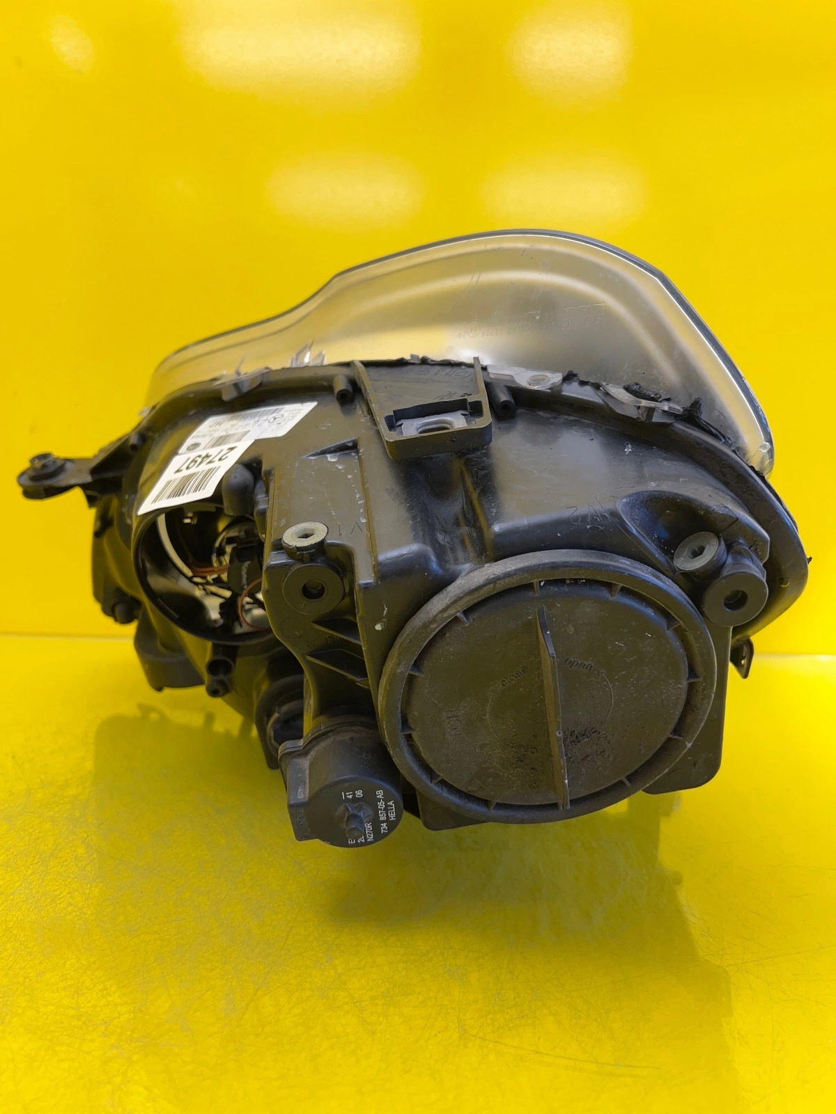 Phare avant droit Mercedes ML W164 Xenon A1648200661 Autolamps 4 Phare avant droit Mercedes ML W164 Xenon A1648200661