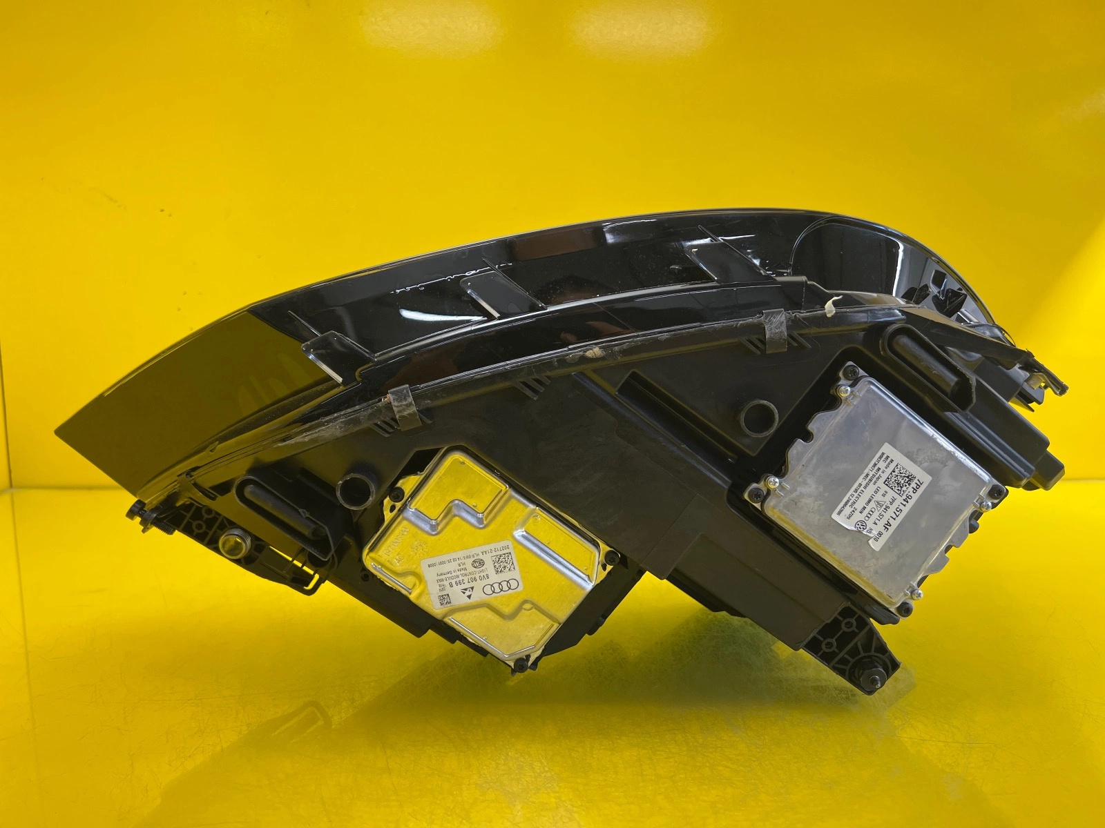 Phare avant gauche VW Touran III Full Led 5TB941081D Autolamps 5 Phare avant gauche VW Touran III Full Led 5TB941081D