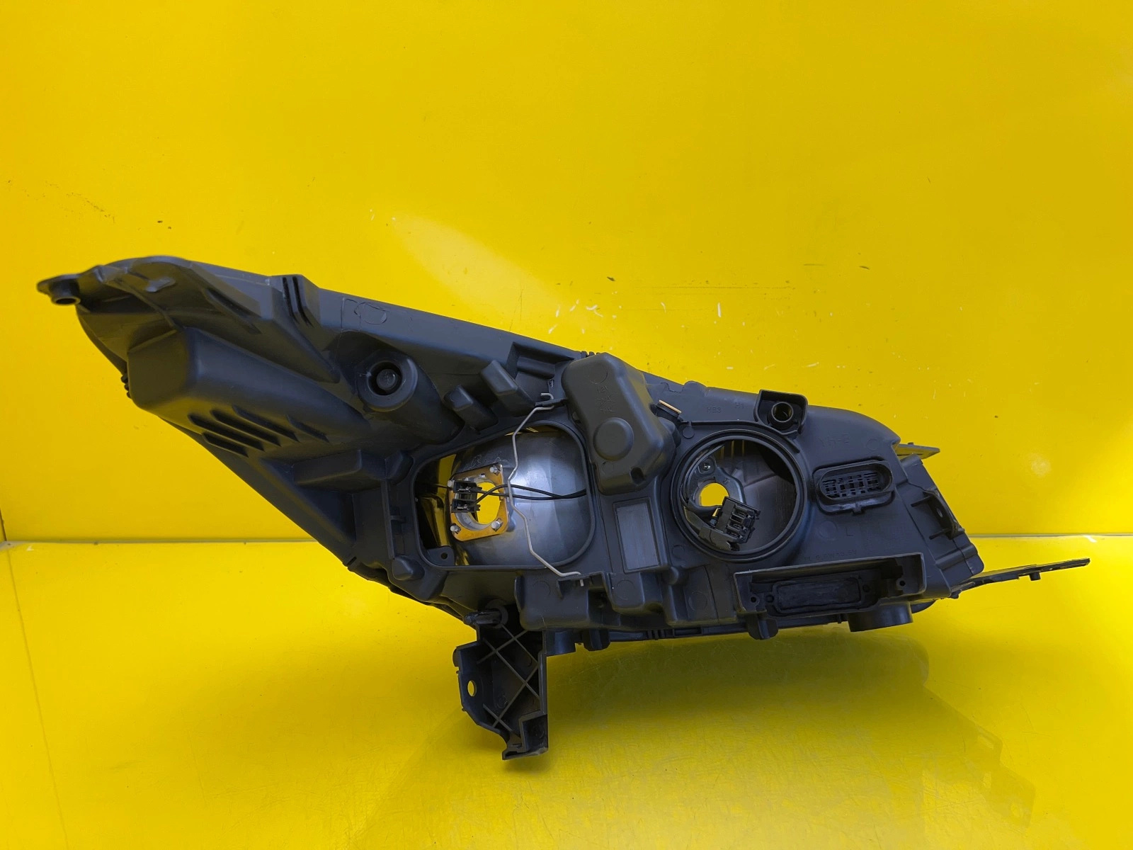 Phare gauche Ford Kuga MK2 II 12-16 Regular CV44-13W030-AE Autolamps 3 Phare gauche Ford Kuga MK2 II 12-16 Regular CV44-13W030-AE