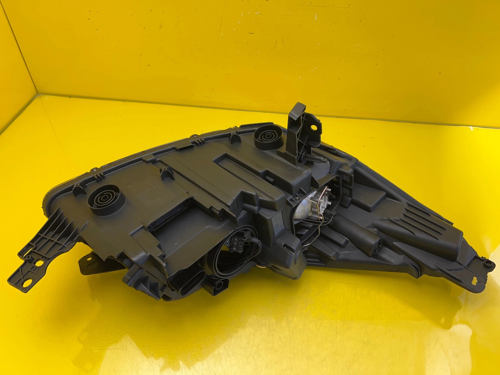 Phare gauche Ford Kuga MK2 II 12-16 Regular CV44-13W030-AE Autolamps 4 Phare gauche Ford Kuga MK2 II 12-16 Regular CV44-13W030-AE