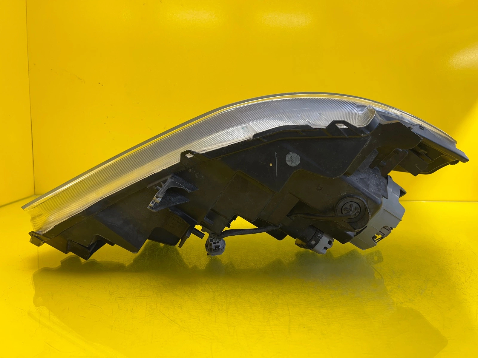 Phare avant gauche Suzuki SX4 S-Cross Xenon Led 13-16 Autolamps 8 Phare avant gauche Suzuki SX4 S-Cross Xenon Led 13-16