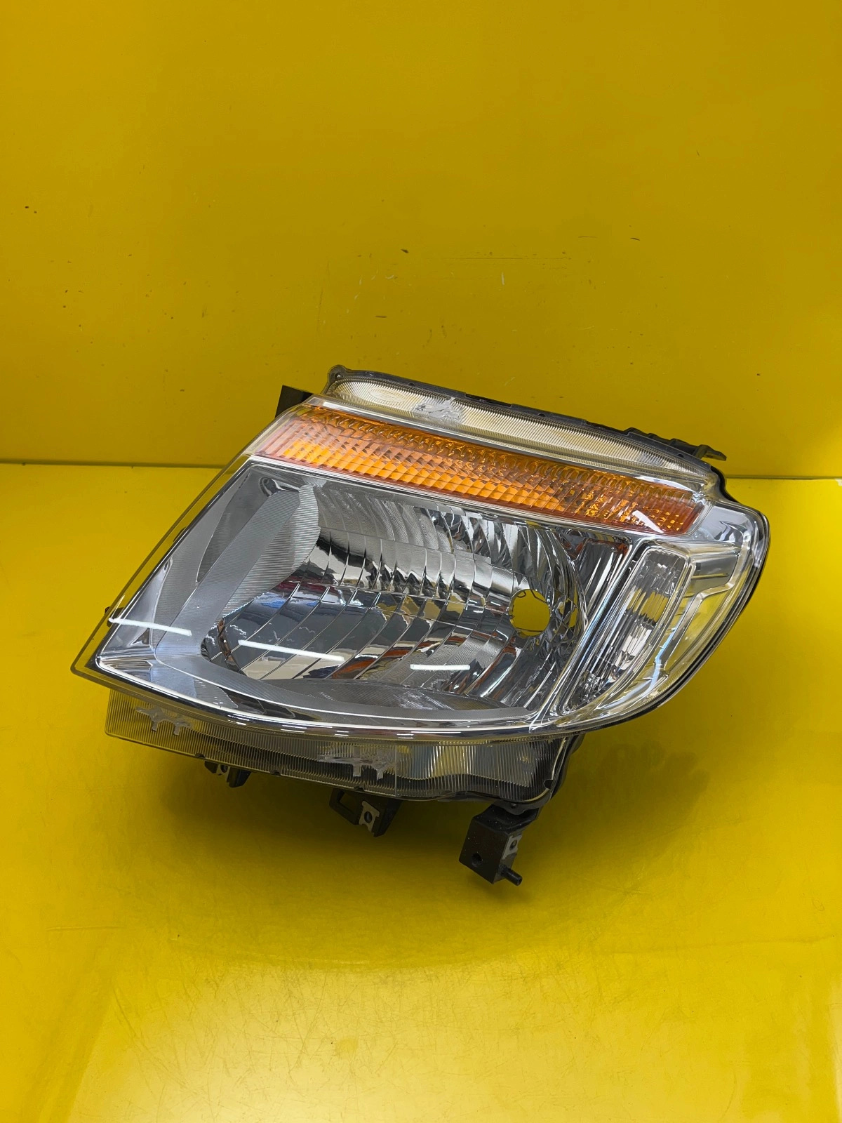 Phare droit Ford Ranger III 3 12-15 Autolamps Phare droit Ford Ranger III 3 12-15