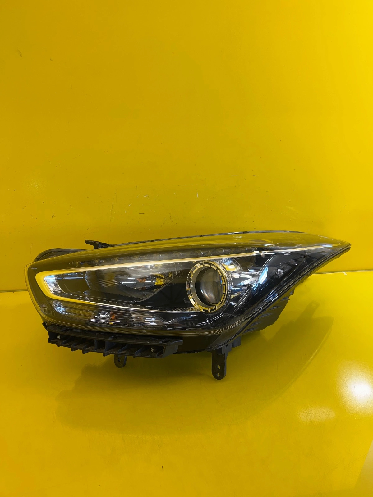 Phare avant gauche Hyundai i40 Lift 14- Ordinaire Autolamps Phare avant gauche Hyundai i40 Lift 14- Ordinaire