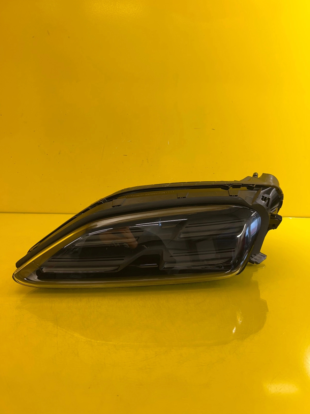 Phare avant gauche Porsche Macan II 24- Basis Led 95C941005G Autolamps Phare avant gauche Porsche Macan II 24- Basis Led 95C941005G