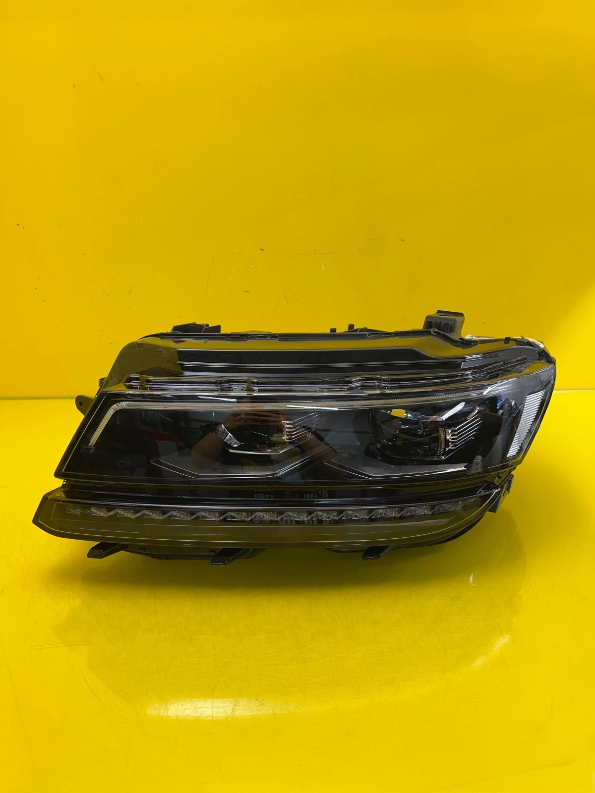 Phare gauche Volkswagen Tiguan II 2 16- Full Led 5NB941081A Autolamps Phare gauche Volkswagen Tiguan II 2 16- Full Led 5NB941081A
