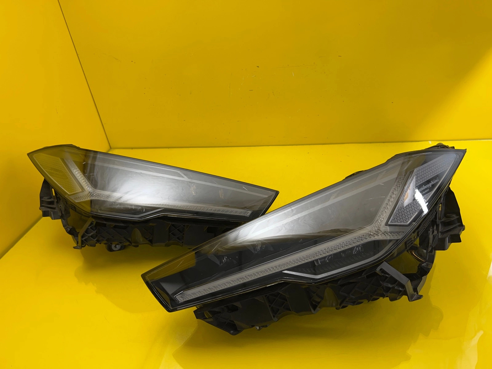 Phare gauche droit Lamborghini Urus Full Led 4ML941035C/36C Autolamps Phare gauche droit Lamborghini Urus Full Led 4ML941035C/36C