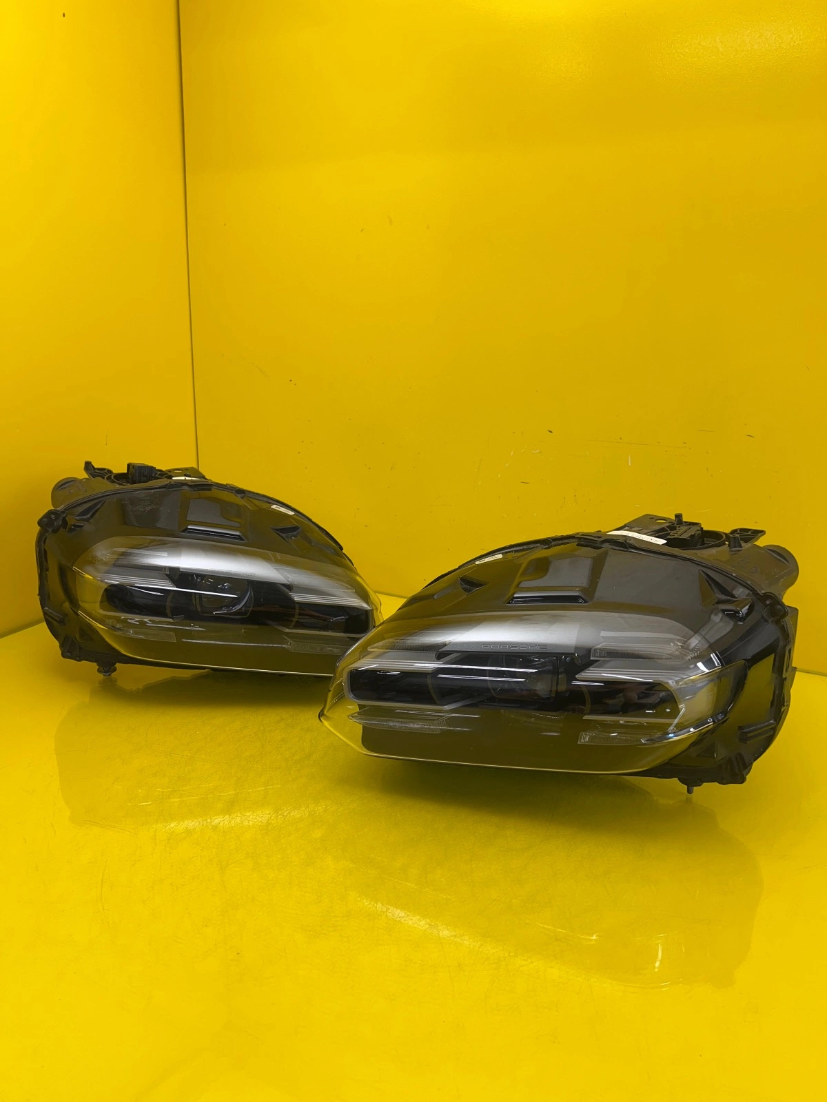 Phare Droit Gauche Porsche Taycan PDLS+ Full Led 9J1941031H 9J1941032F Autolamps Phare Droit Gauche Porsche Taycan PDLS+ Full Led 9J1941031H 9J1941032F