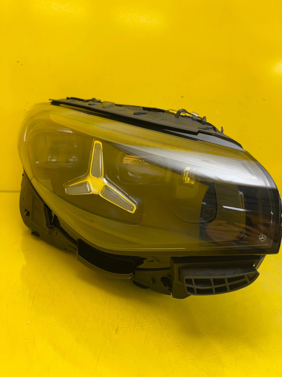 Phare droit Mercedes CLA C174 III 25- Full Led Multibeam A1179064202 Autolamps 2 Phare droit Mercedes CLA C174 III 25- Full Led Multibeam A1179064202