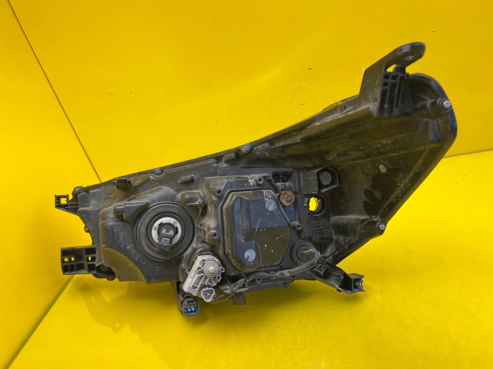 Phare droit Toyota Hilux Full Led 16-21 Autolamps 3 Phare droit Toyota Hilux Full Led 16-21