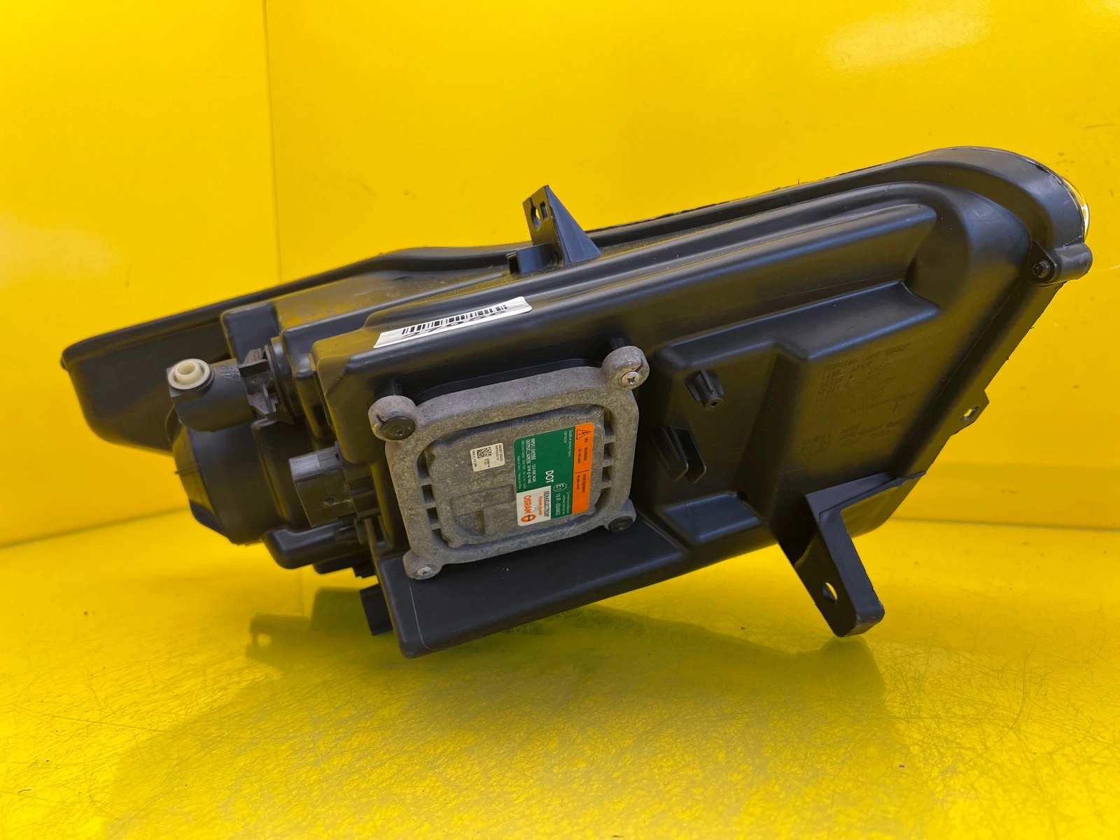 Phare avant gauche Ford Mustang VI 15-17 Xenon USA Autolamps 4 Phare avant gauche Ford Mustang VI 15-17 Xenon USA