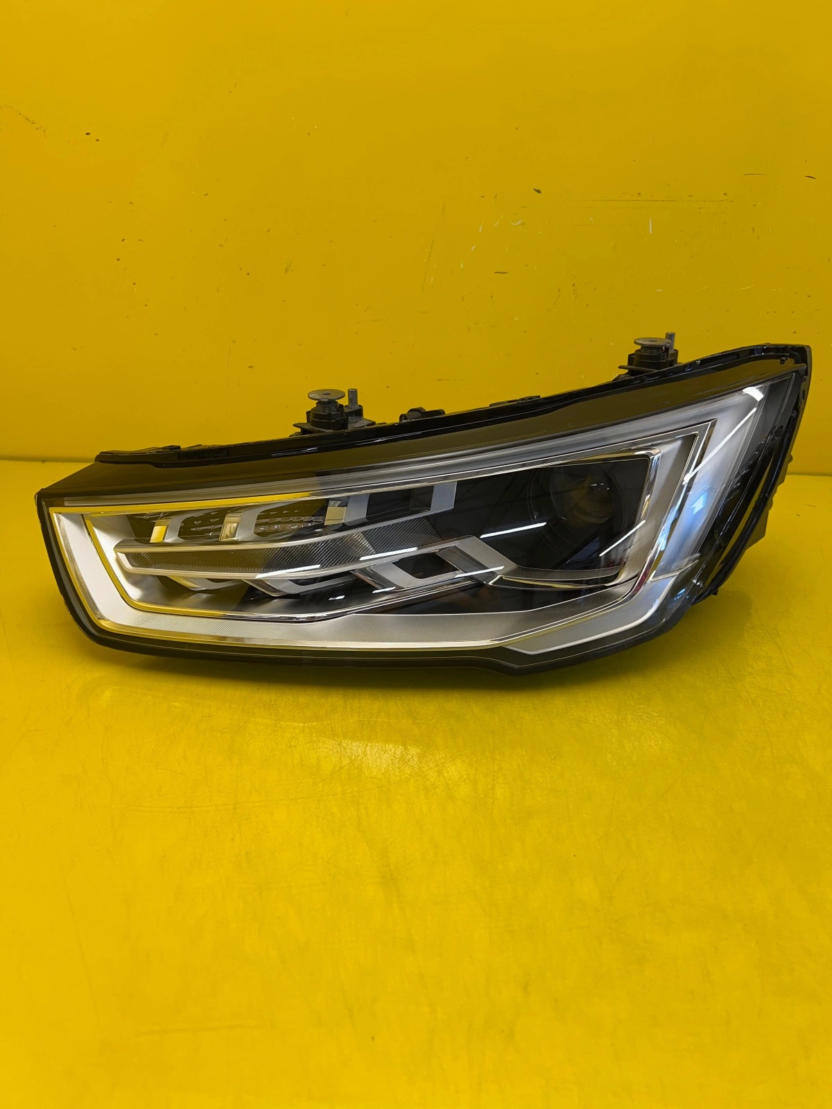 Phare gauche Audi A1 8X Lift Bi-Xenon 8XA941005 Autolamps Phare gauche Audi A1 8X Lift Bi-Xenon 8XA941005