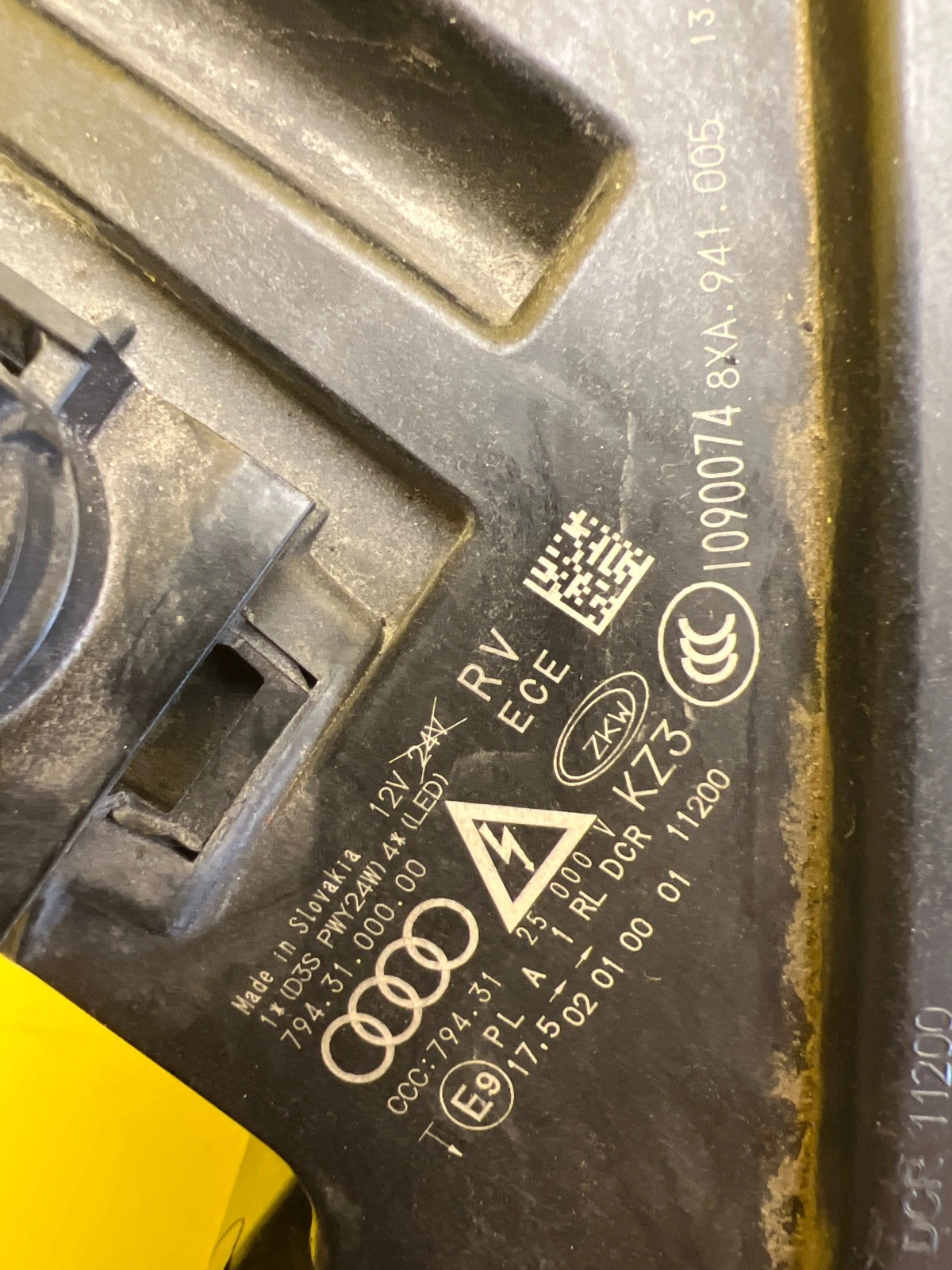 Phare gauche Audi A1 8X Lift Bi-Xenon 8XA941005 Autolamps 2 Phare gauche Audi A1 8X Lift Bi-Xenon 8XA941005