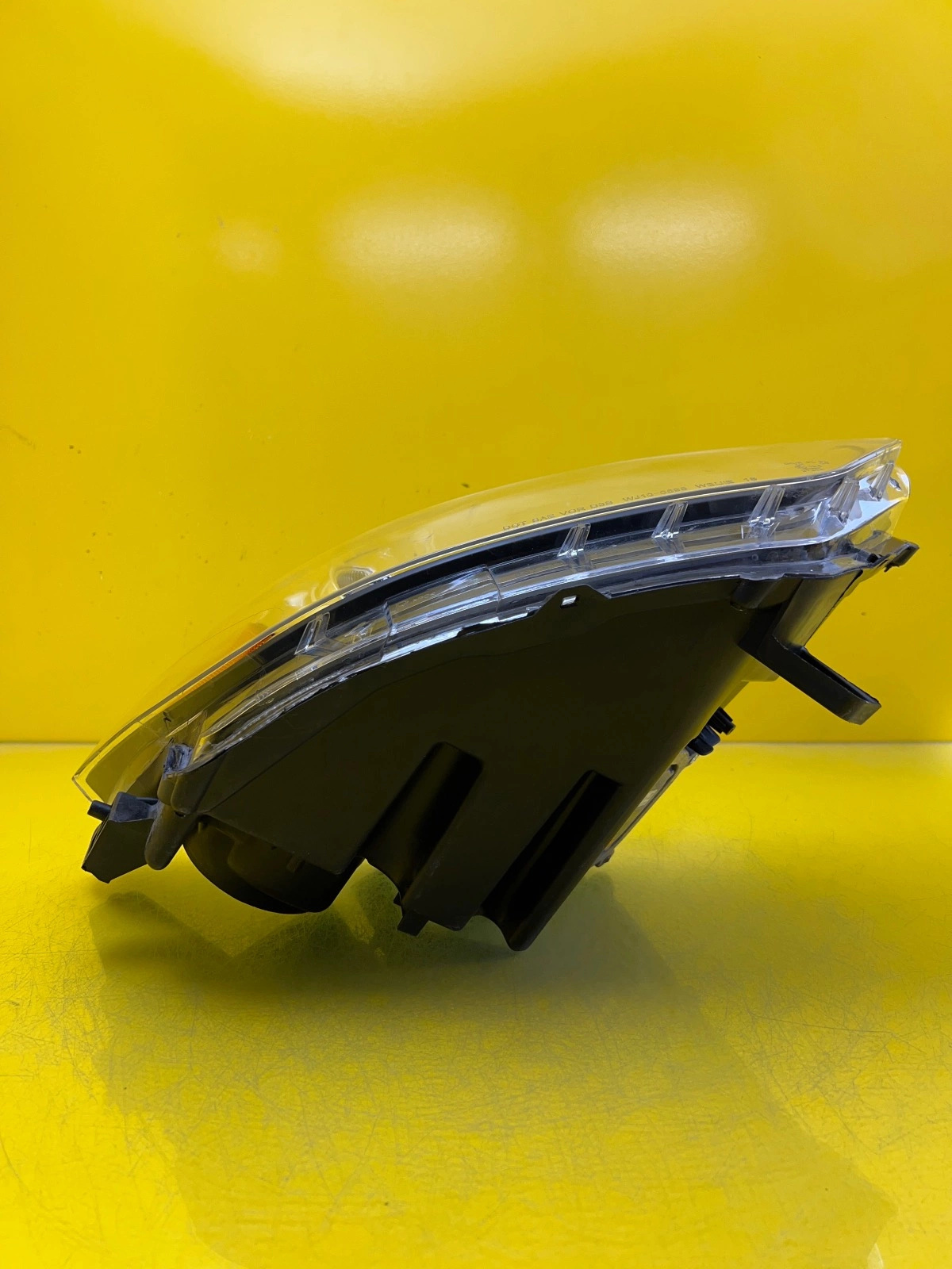 Phare avant droit Ford Mustang VI 15-17 Xenon USA Autolamps 5 Phare avant droit Ford Mustang VI 15-17 Xenon USA