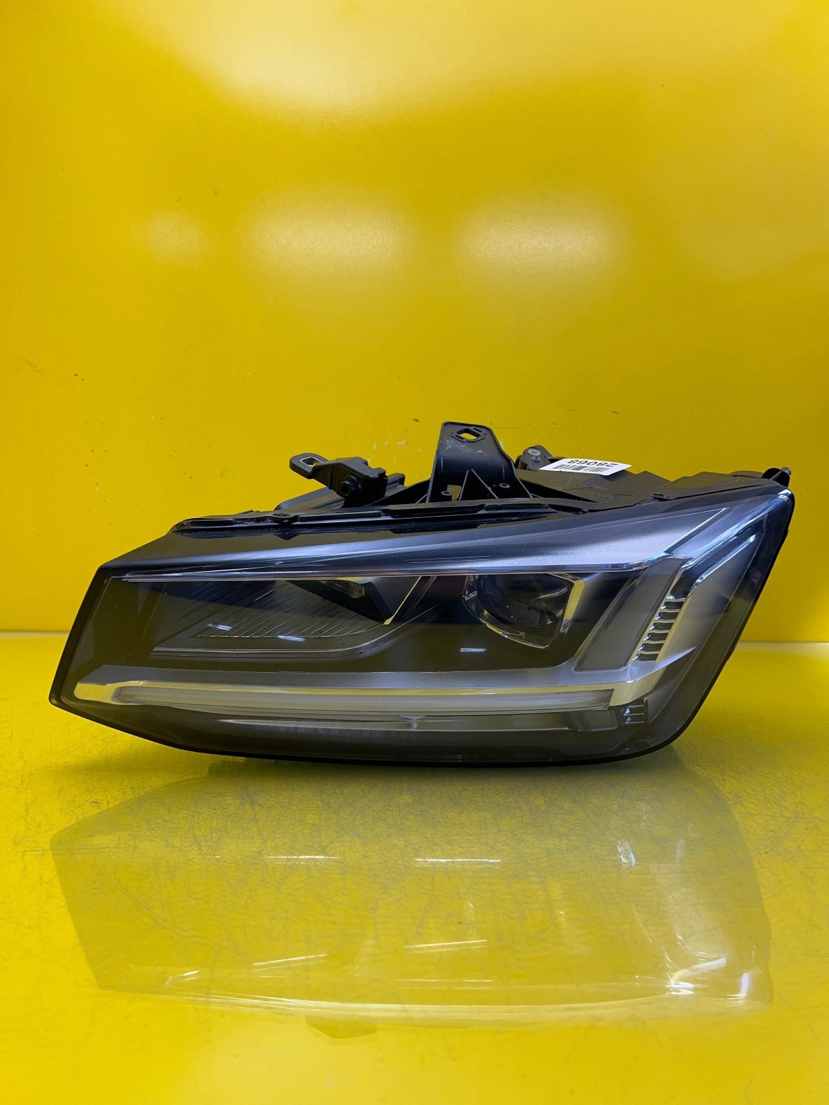 Phare avant gauche Audi Q2 Full Led 81A941033 Autolamps Phare avant gauche Audi Q2 Full Led 81A941033