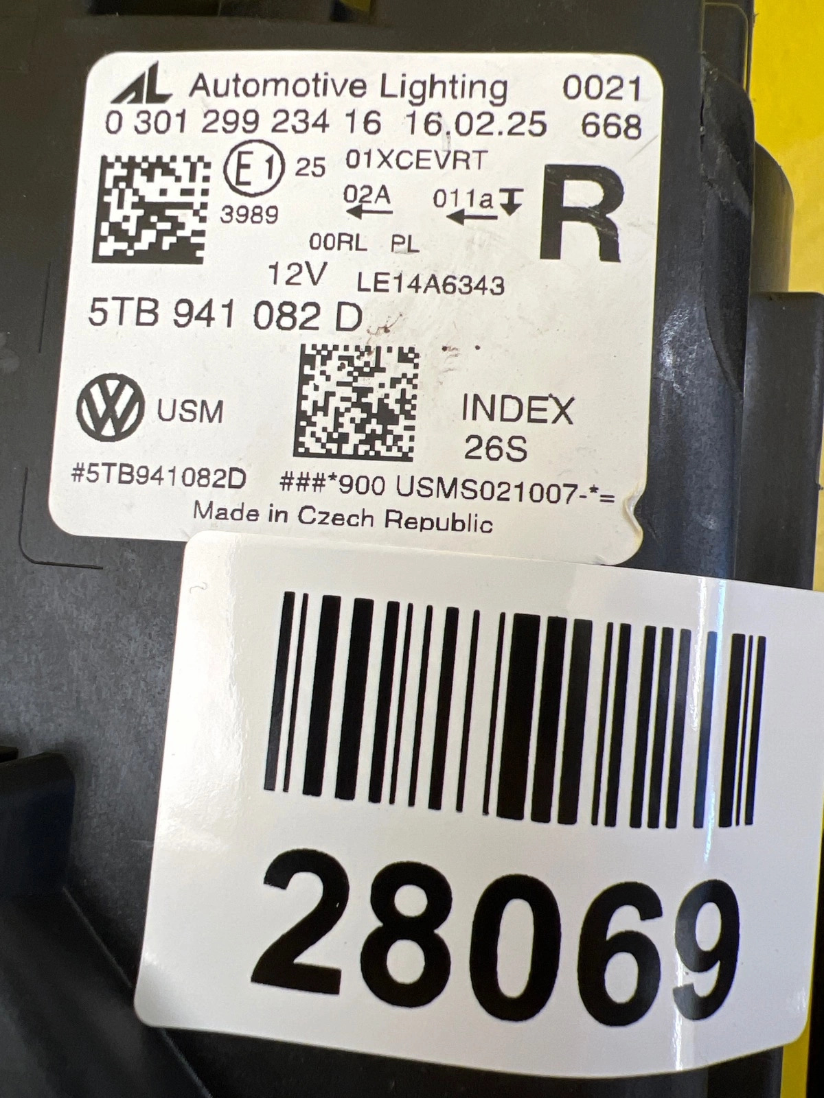 Phare avant droit VW Touran III Full Led 5TB941082D Autolamps 2 Phare avant droit VW Touran III Full Led 5TB941082D