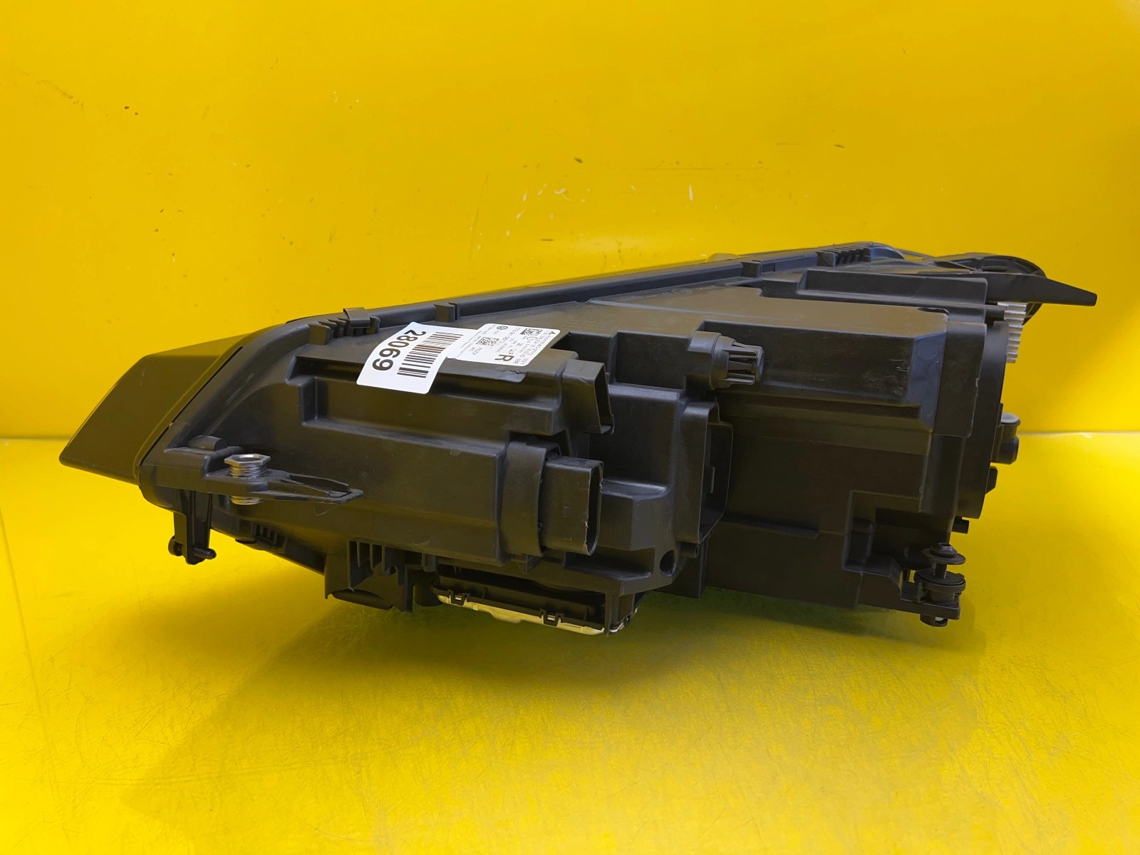 Phare avant droit VW Touran III Full Led 5TB941082D Autolamps 3 Phare avant droit VW Touran III Full Led 5TB941082D