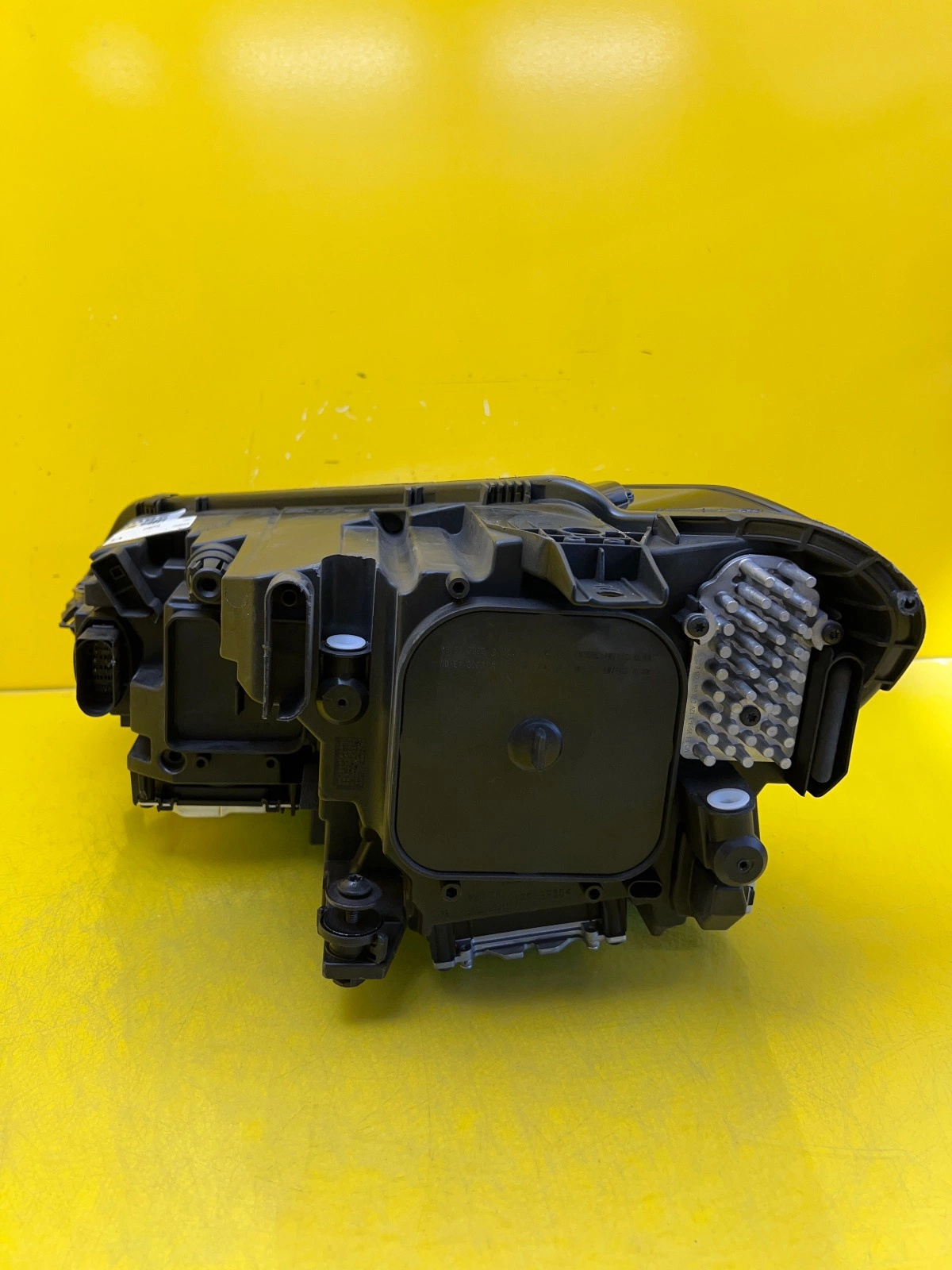 Phare avant droit VW Touran III Full Led 5TB941082D Autolamps 4 Phare avant droit VW Touran III Full Led 5TB941082D