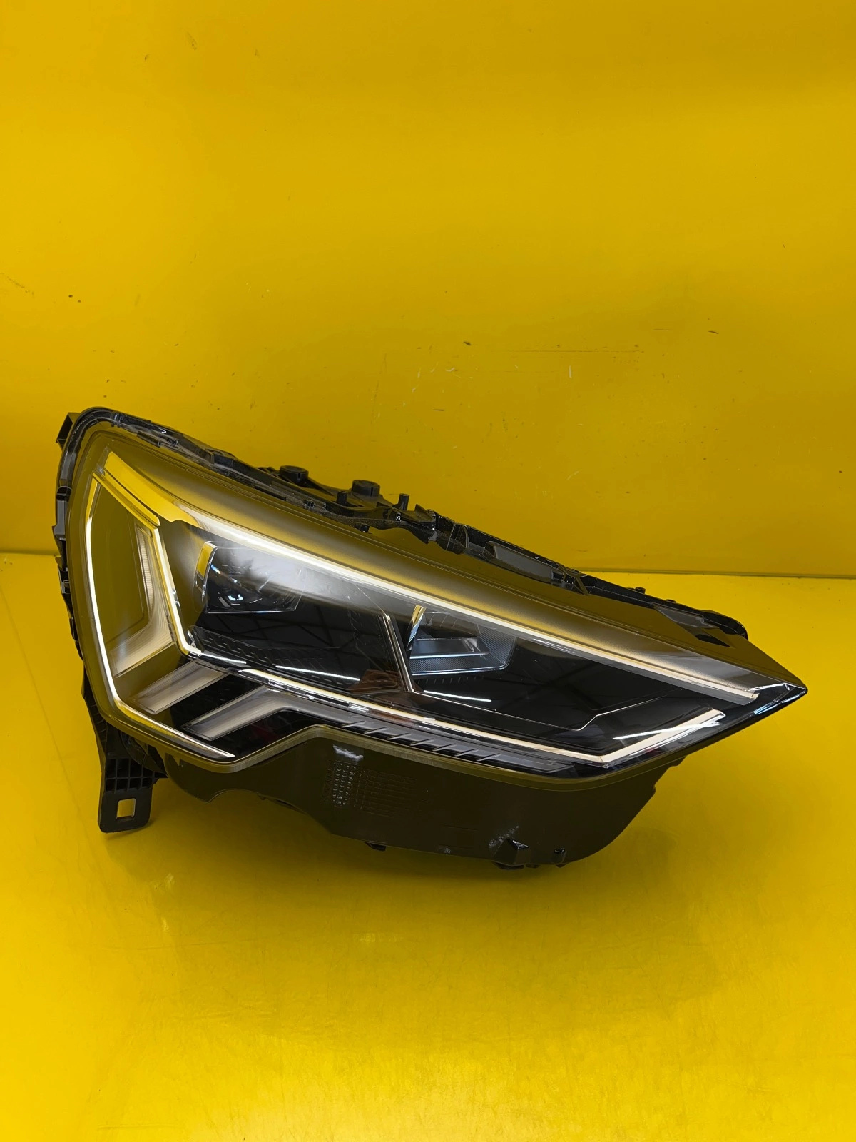 Phare droit Audi Q3 2 II 83A Full Led 83A941034 Autolamps Phare droit Audi Q3 2 II 83A Full Led 83A941034