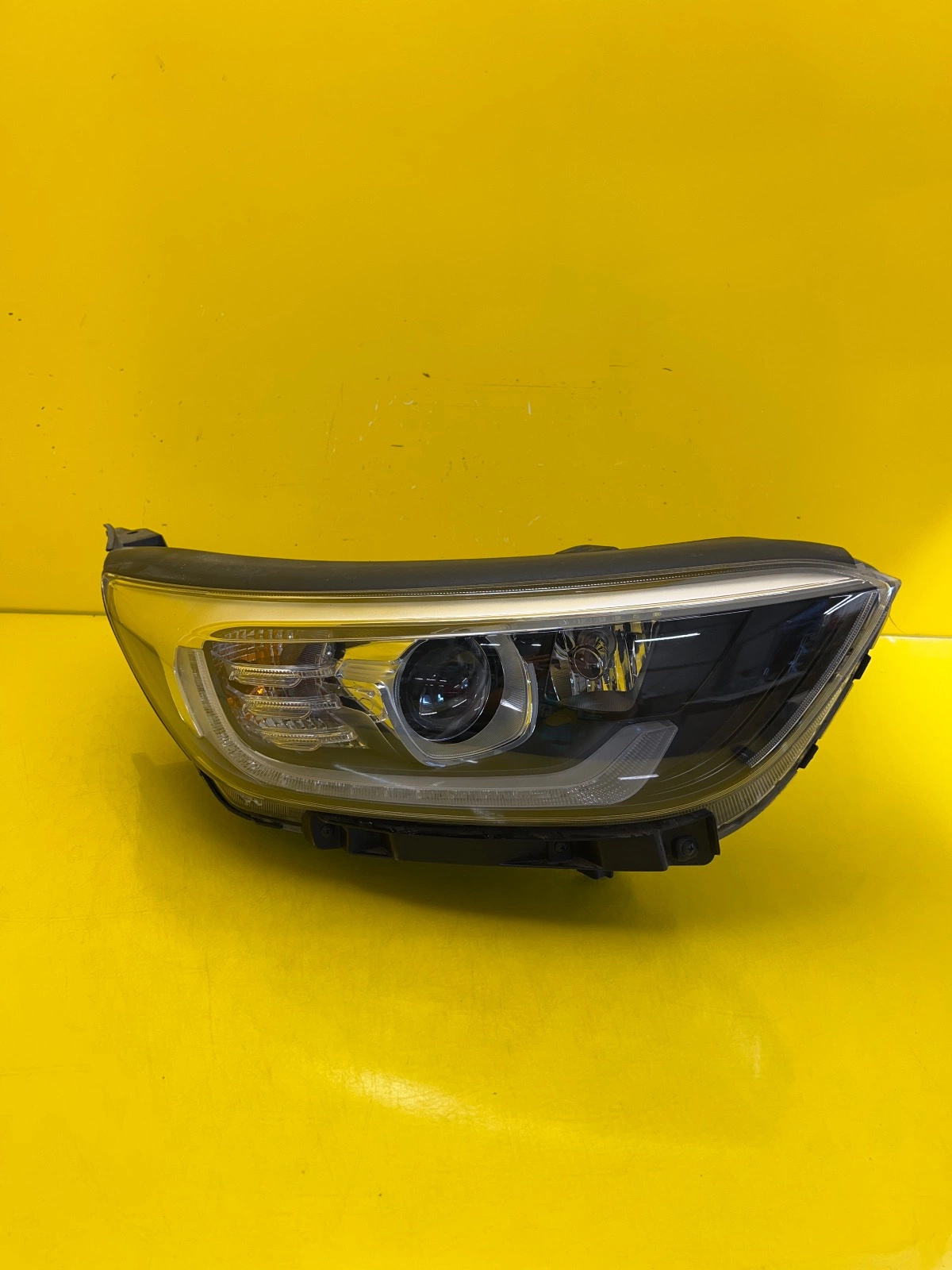 Phare Droit Kia Stonic 17-20 Lentille + Led 92102H8 Autolamps Phare Droit Kia Stonic 17-20 Lentille + Led 92102H8