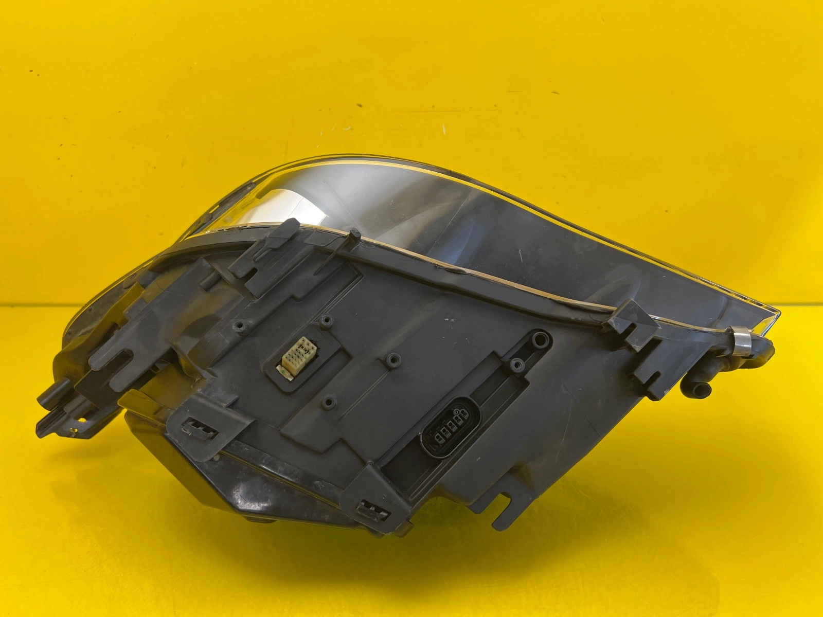 Phare droit BMW 5 E60 E61 03-06 Xenon torsion D1S Autolamps 5 Phare droit BMW 5 E60 E61 03-06 Xenon torsion D1S