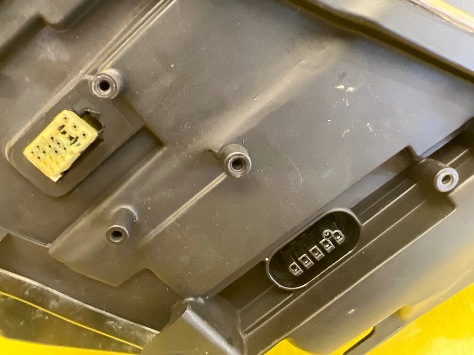 Phare droit BMW 5 E60 E61 03-06 Xenon torsion D1S Autolamps 6 Phare droit BMW 5 E60 E61 03-06 Xenon torsion D1S