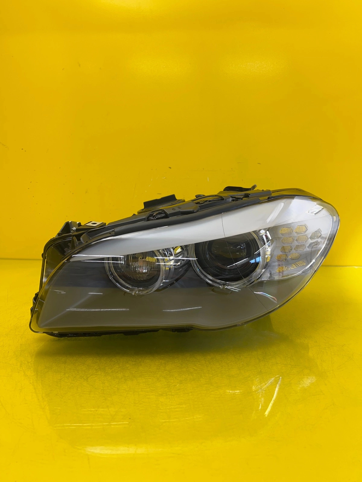 Phare gauche BMW 5 F10 F11 Xenon Torsion 7203251-14 Autolamps Phare gauche BMW 5 F10 F11 Xenon Torsion 7203251-14
