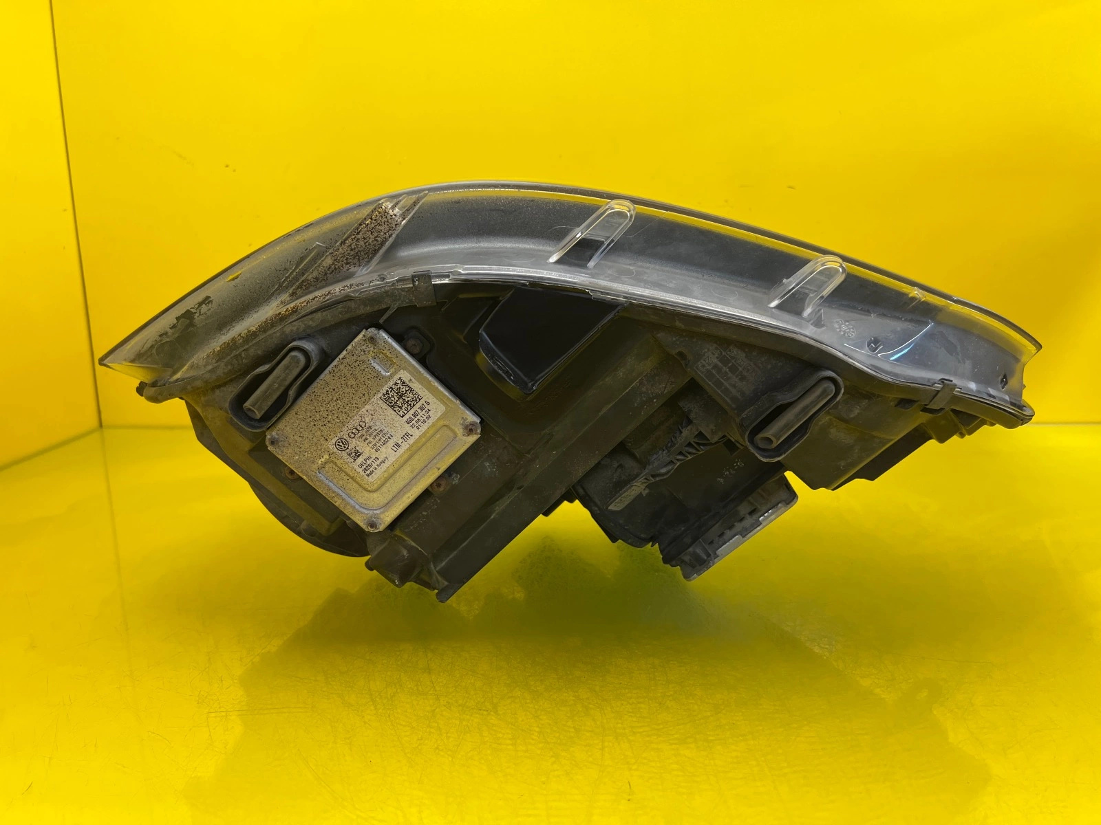 Phare droit VW T5 Lift Xenon + Led 7E5941016 Autolamps 9 Phare droit VW T5 Lift Xenon + Led 7E5941016