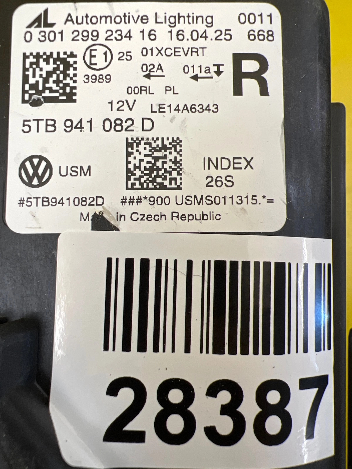 Phare avant droit VW Touran III Full Led 5TB941082D Autolamps 2 Phare avant droit VW Touran III Full Led 5TB941082D