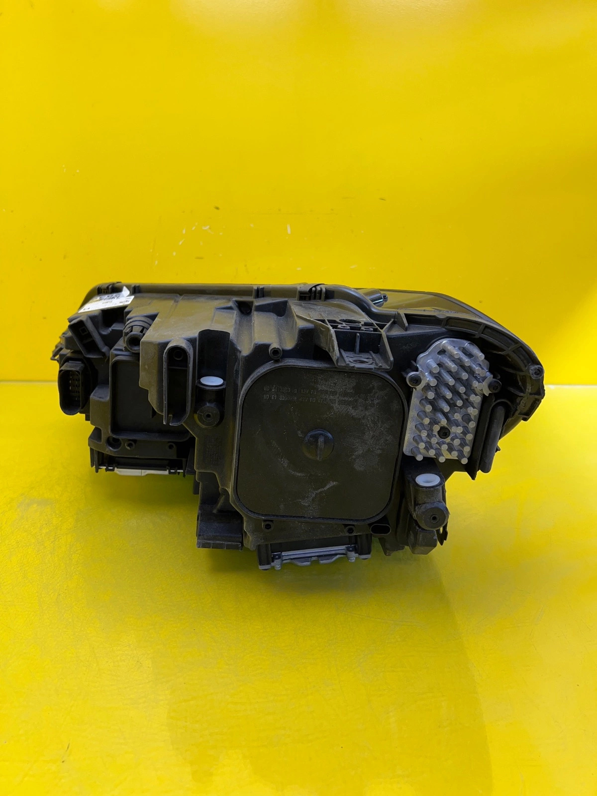 Phare avant droit VW Touran III Full Led 5TB941082D Autolamps 4 Phare avant droit VW Touran III Full Led 5TB941082D