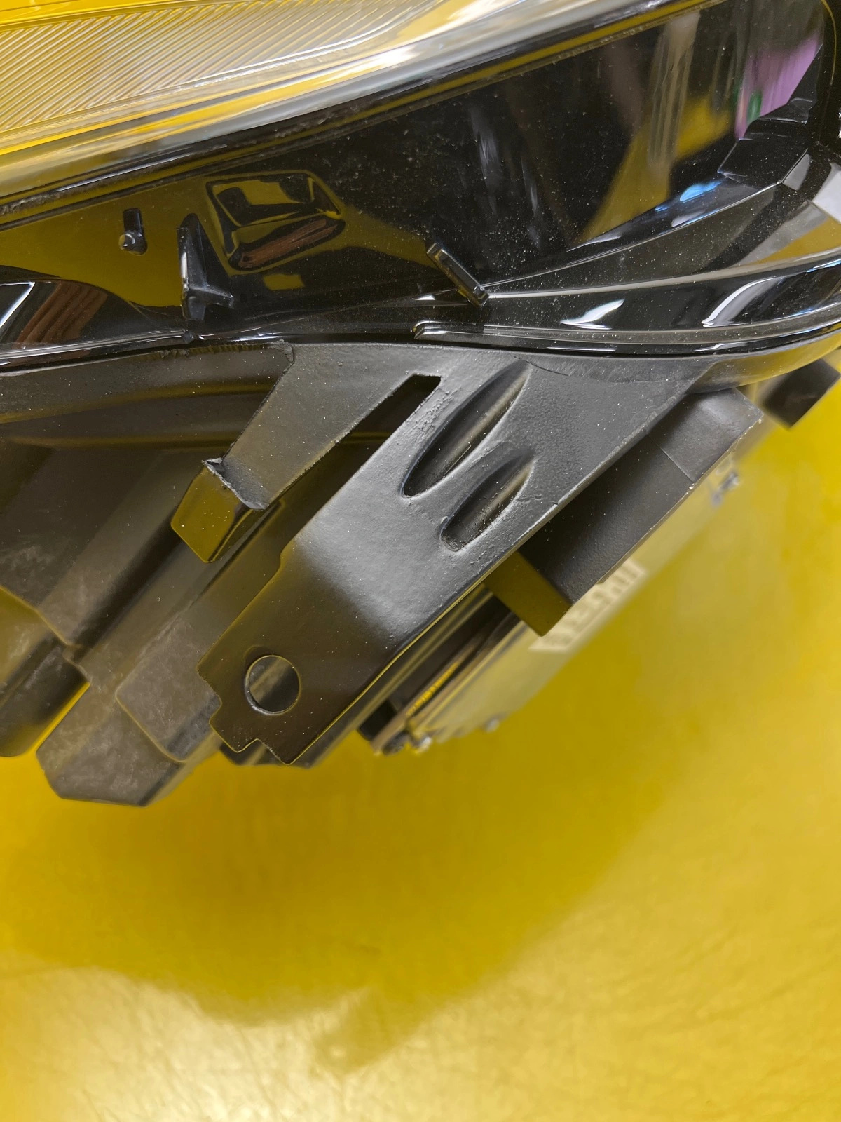 Phare avant droit VW Touran III Full Led 5TB941082D Autolamps 6 Phare avant droit VW Touran III Full Led 5TB941082D