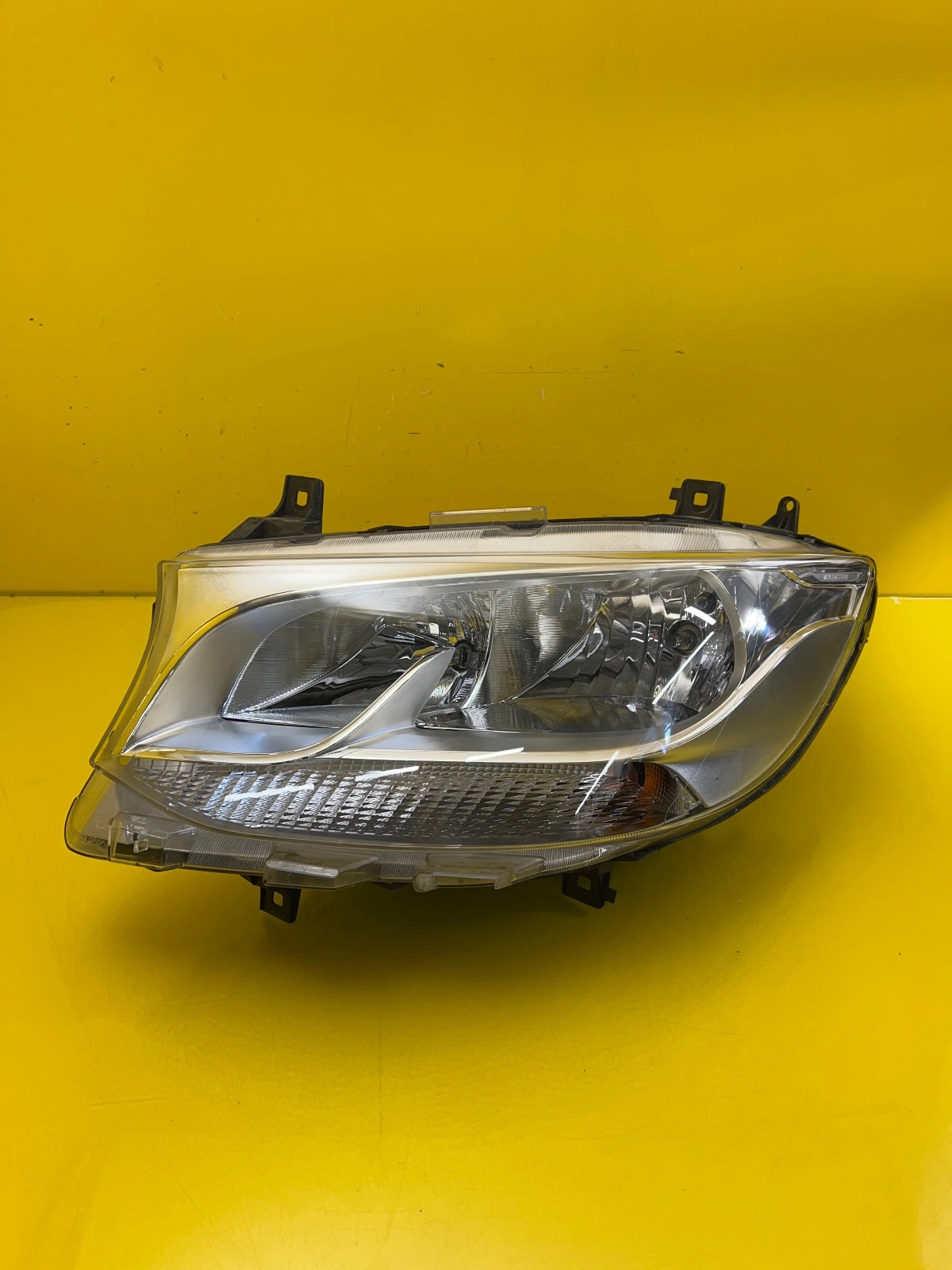 Phare gauche Mercedes Sprinter Normal W910 A9109060000 Autolamps Phare gauche Mercedes Sprinter Normal W910 A9109060000
