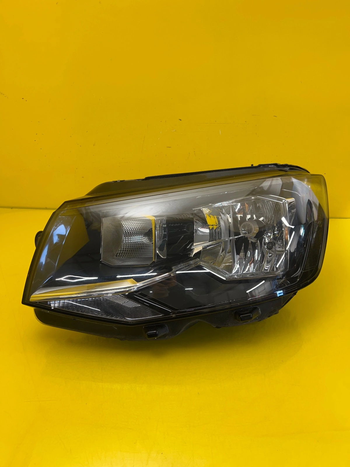 Phare gauche VW Transporter T6 7E1 7E1941015L Autolamps Phare gauche VW Transporter T6 7E1 7E1941015L